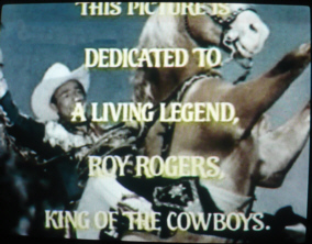 Fehlt in der deutschen Fassung (ZDF-Fassung): This Picture is dedicated to a living Legend, Roy Rogers, King of the Cowboys